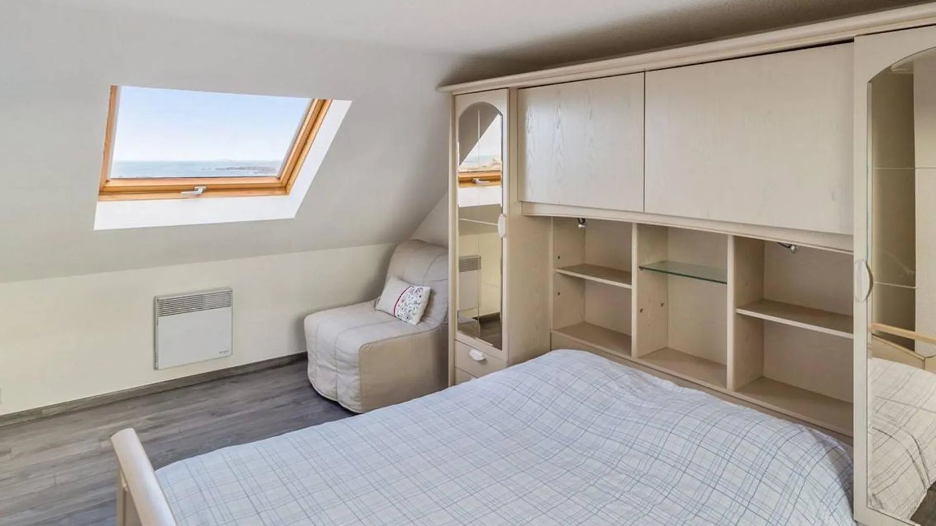 Duplex 2 Chambres Face A La Plage Avec Parking, Au Top A Tregastel - Fr-1-368-204