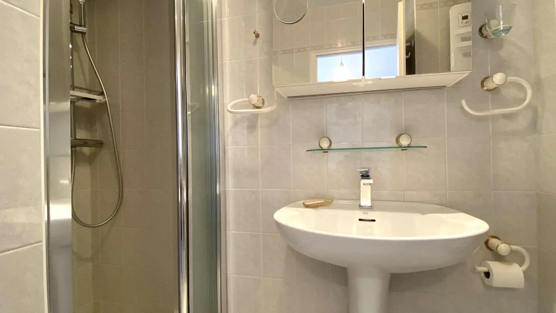 Duplex 2 Chambres Face A La Plage Avec Parking, Au Top A Tregastel - Fr-1-368-204 0*,  法国